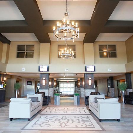 Pomeroy Inn & Suites At Olds College Esterno foto