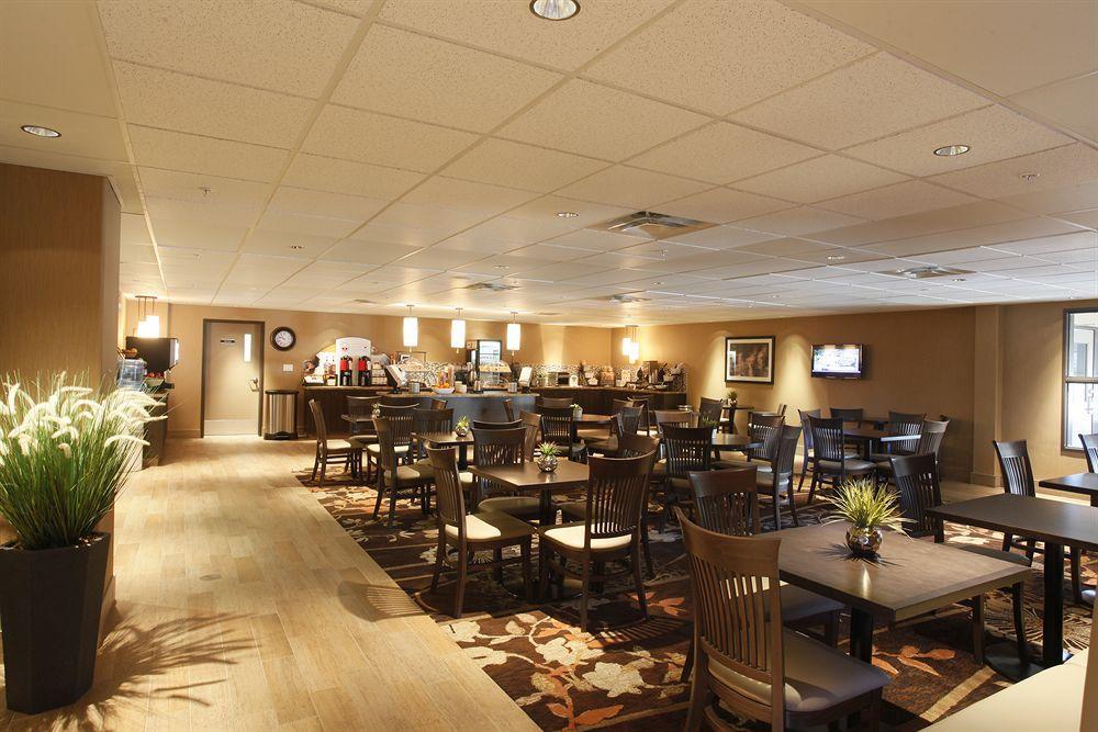 Pomeroy Inn & Suites At Olds College Esterno foto