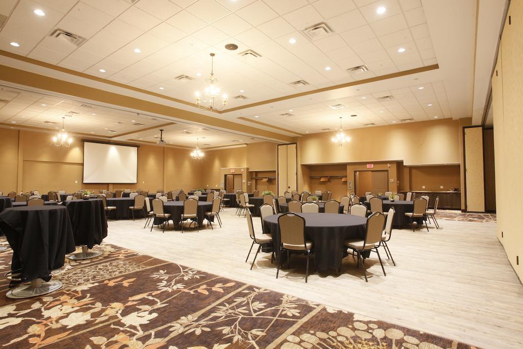 Pomeroy Inn & Suites At Olds College Esterno foto