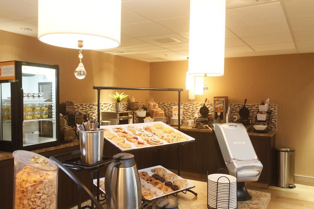 Pomeroy Inn & Suites At Olds College Esterno foto