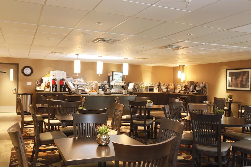 Pomeroy Inn & Suites At Olds College Esterno foto