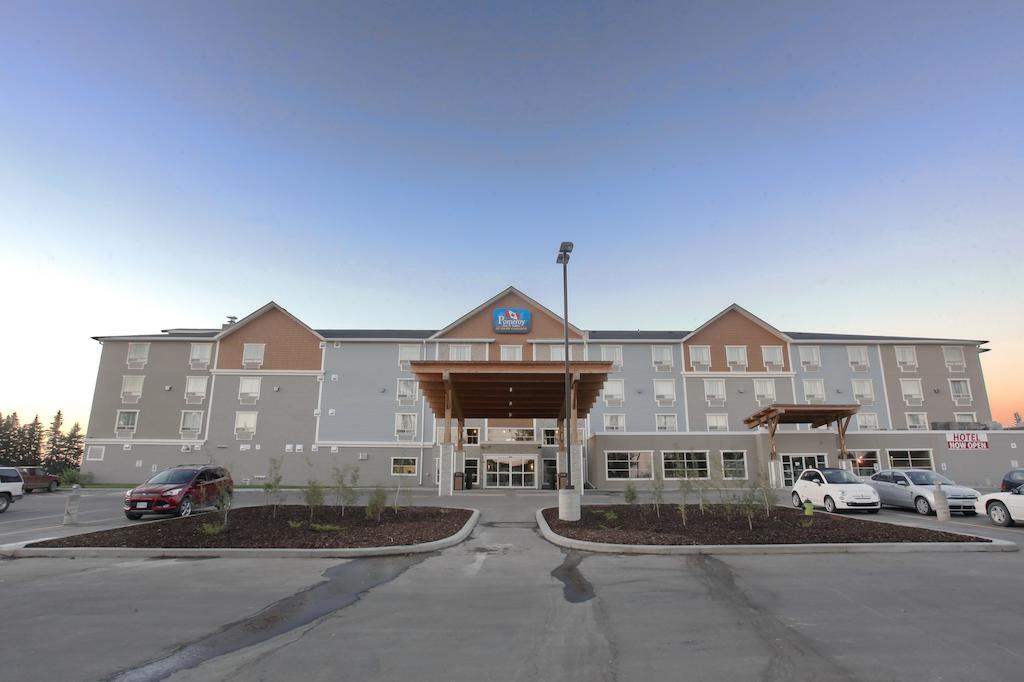 Pomeroy Inn & Suites At Olds College Esterno foto