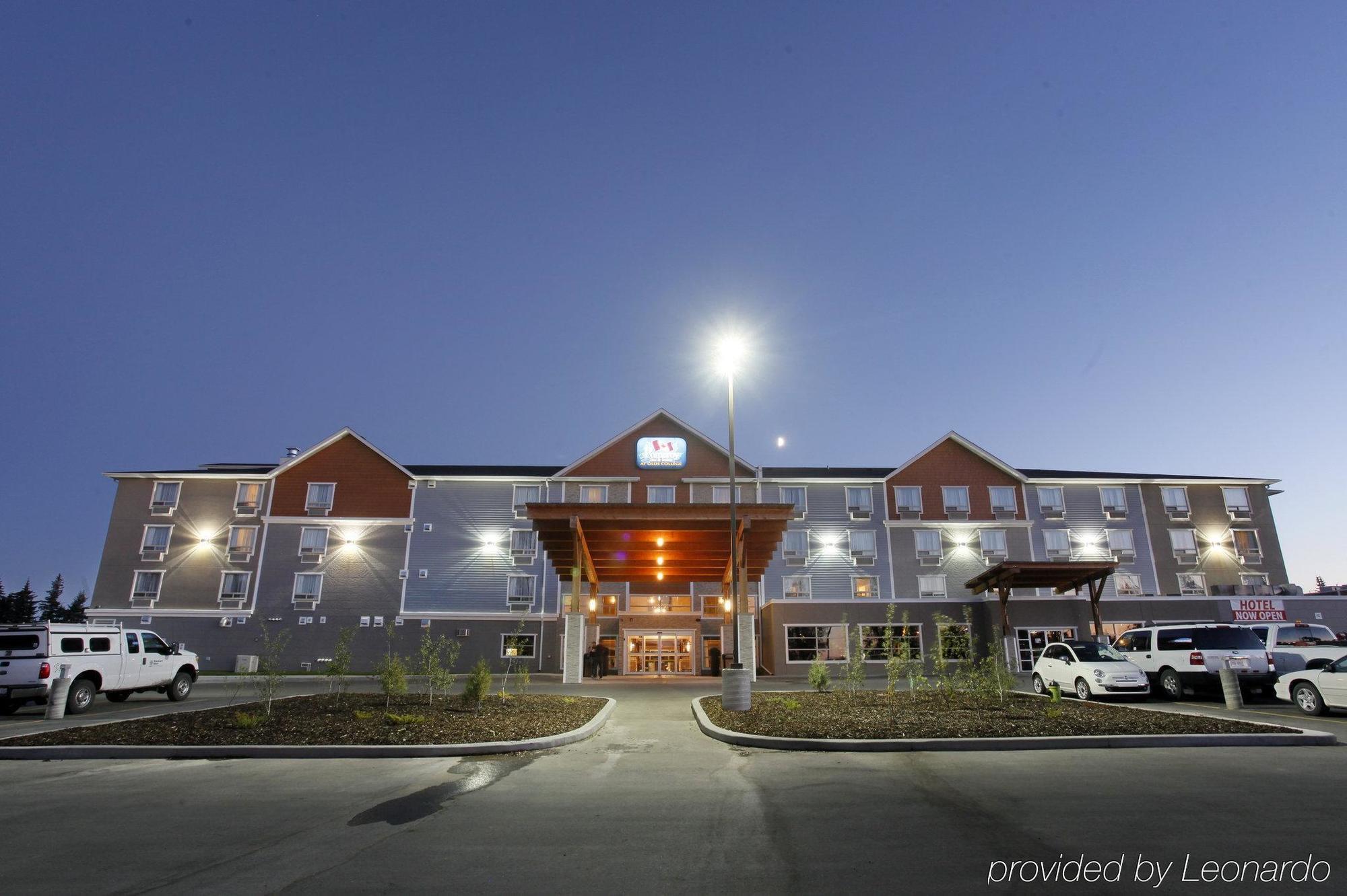 Pomeroy Inn & Suites At Olds College Esterno foto