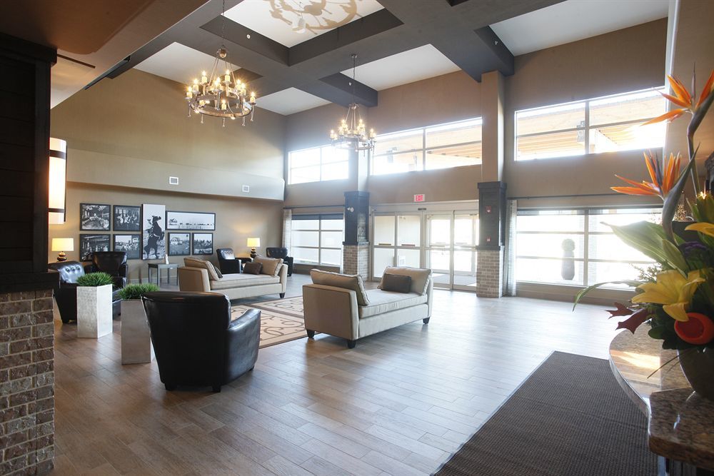 Pomeroy Inn & Suites At Olds College Esterno foto