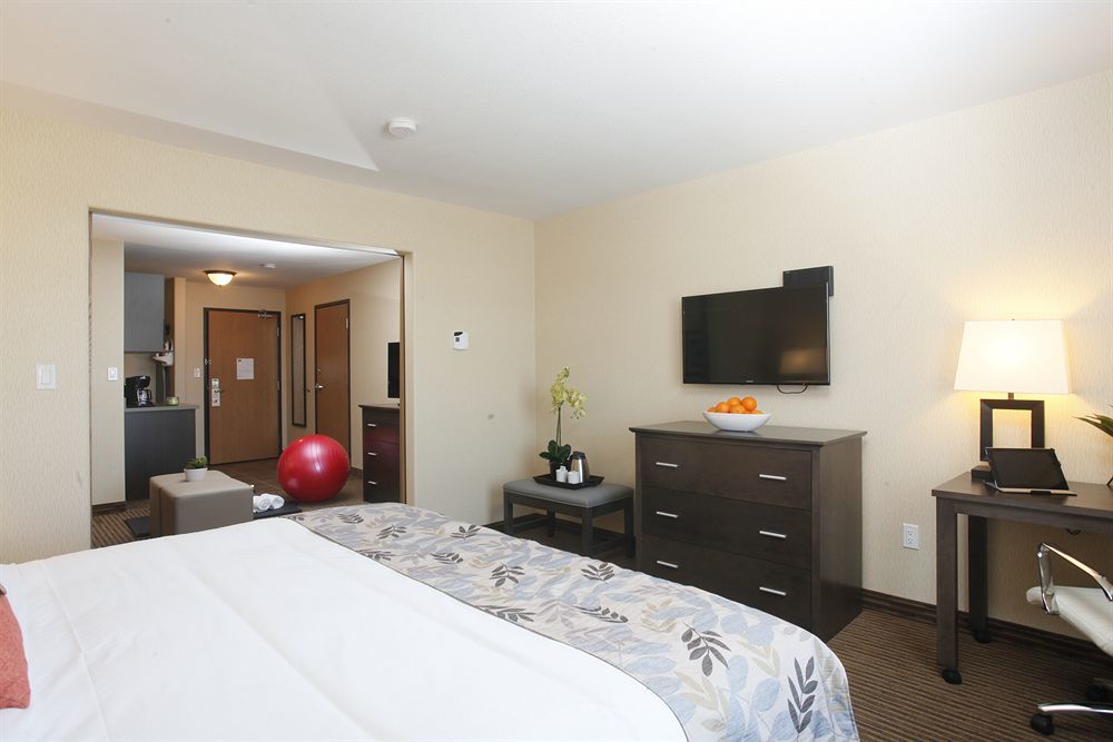Pomeroy Inn & Suites At Olds College Esterno foto