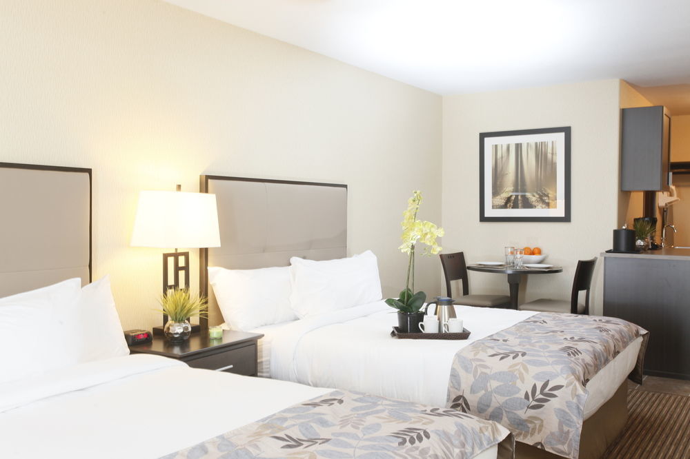Pomeroy Inn & Suites At Olds College Esterno foto
