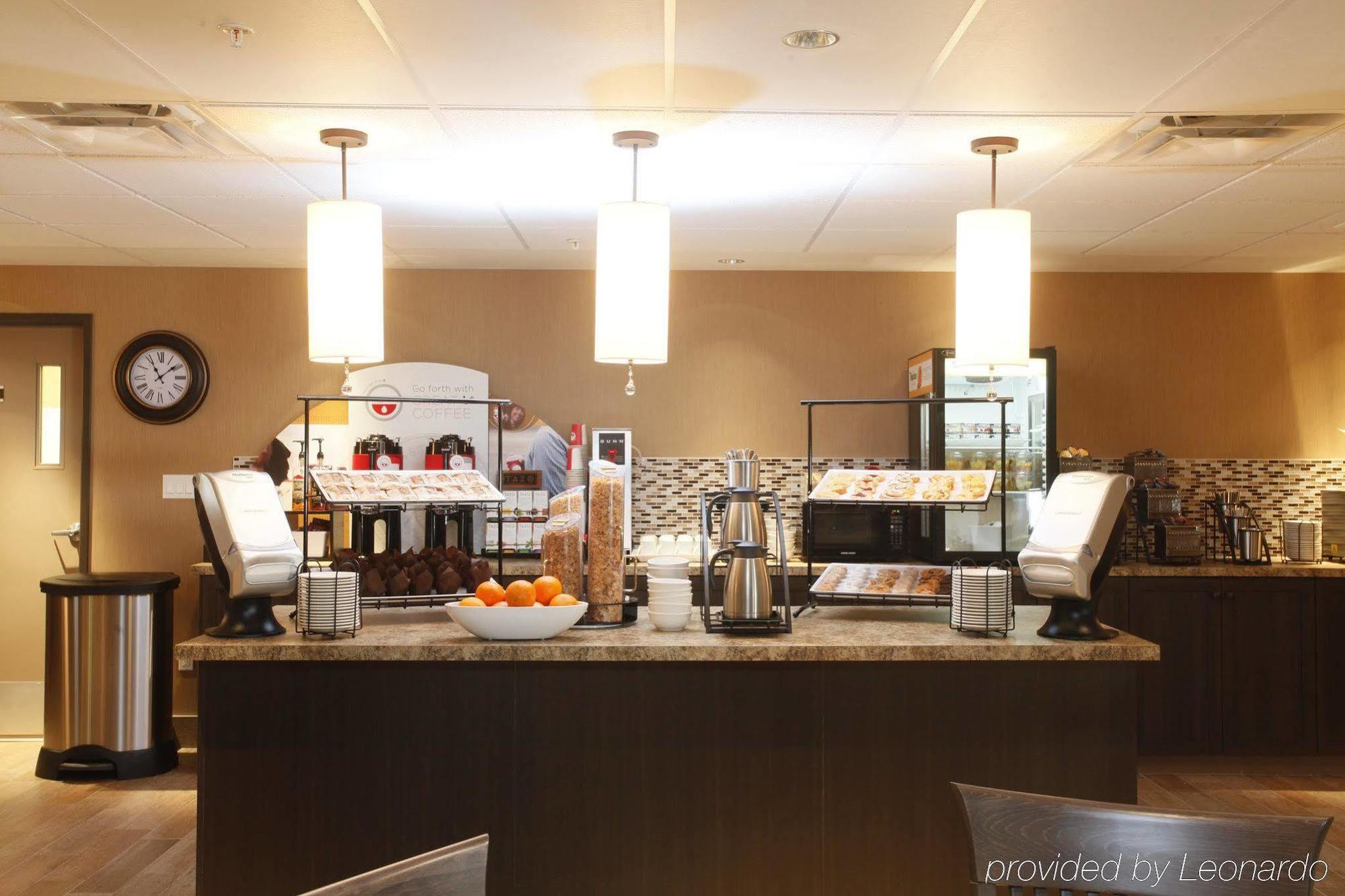 Pomeroy Inn & Suites At Olds College Esterno foto