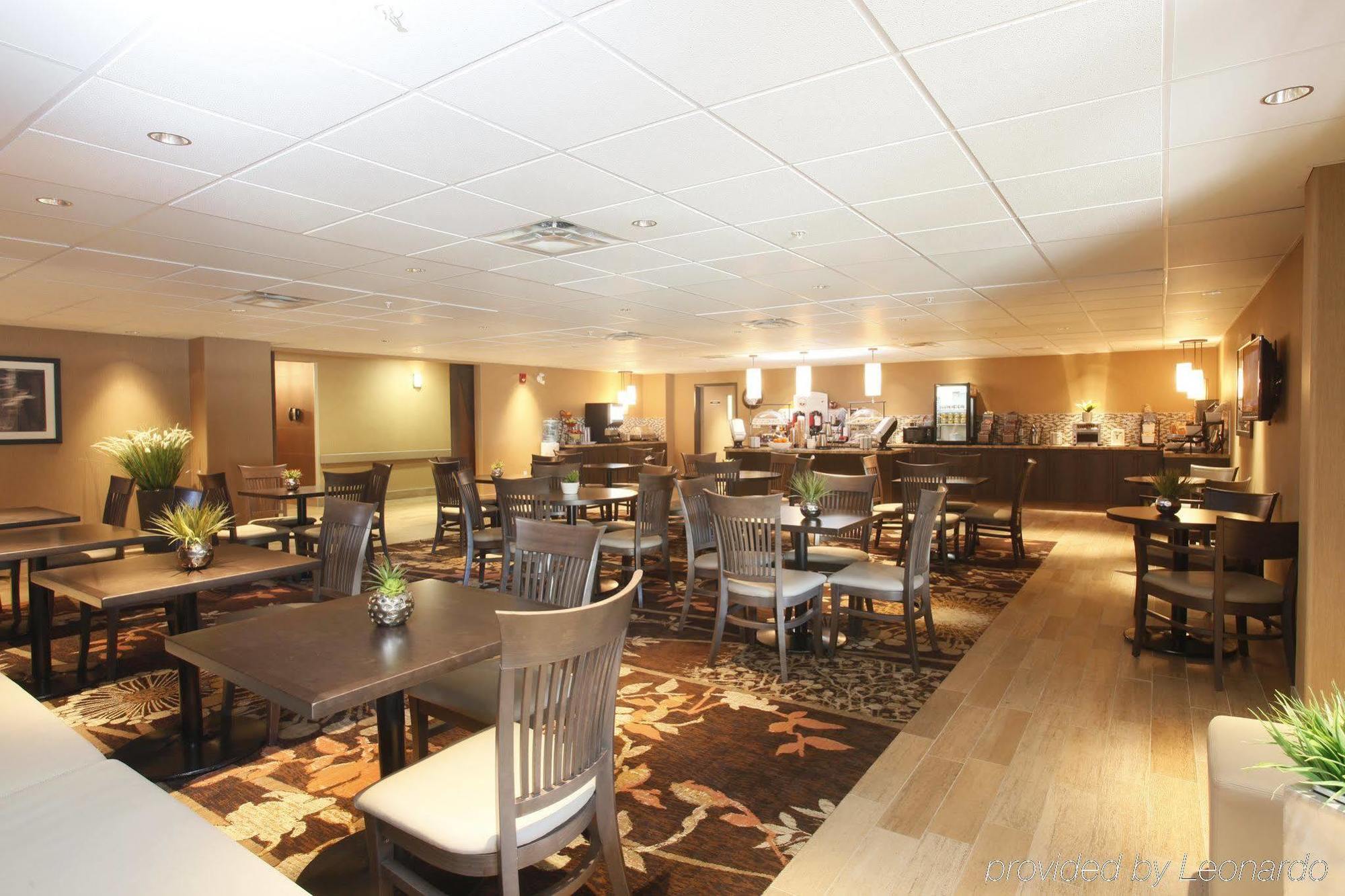 Pomeroy Inn & Suites At Olds College Esterno foto
