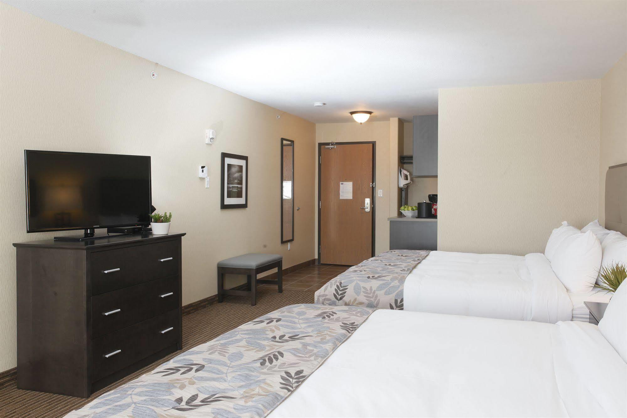 Pomeroy Inn & Suites At Olds College Esterno foto