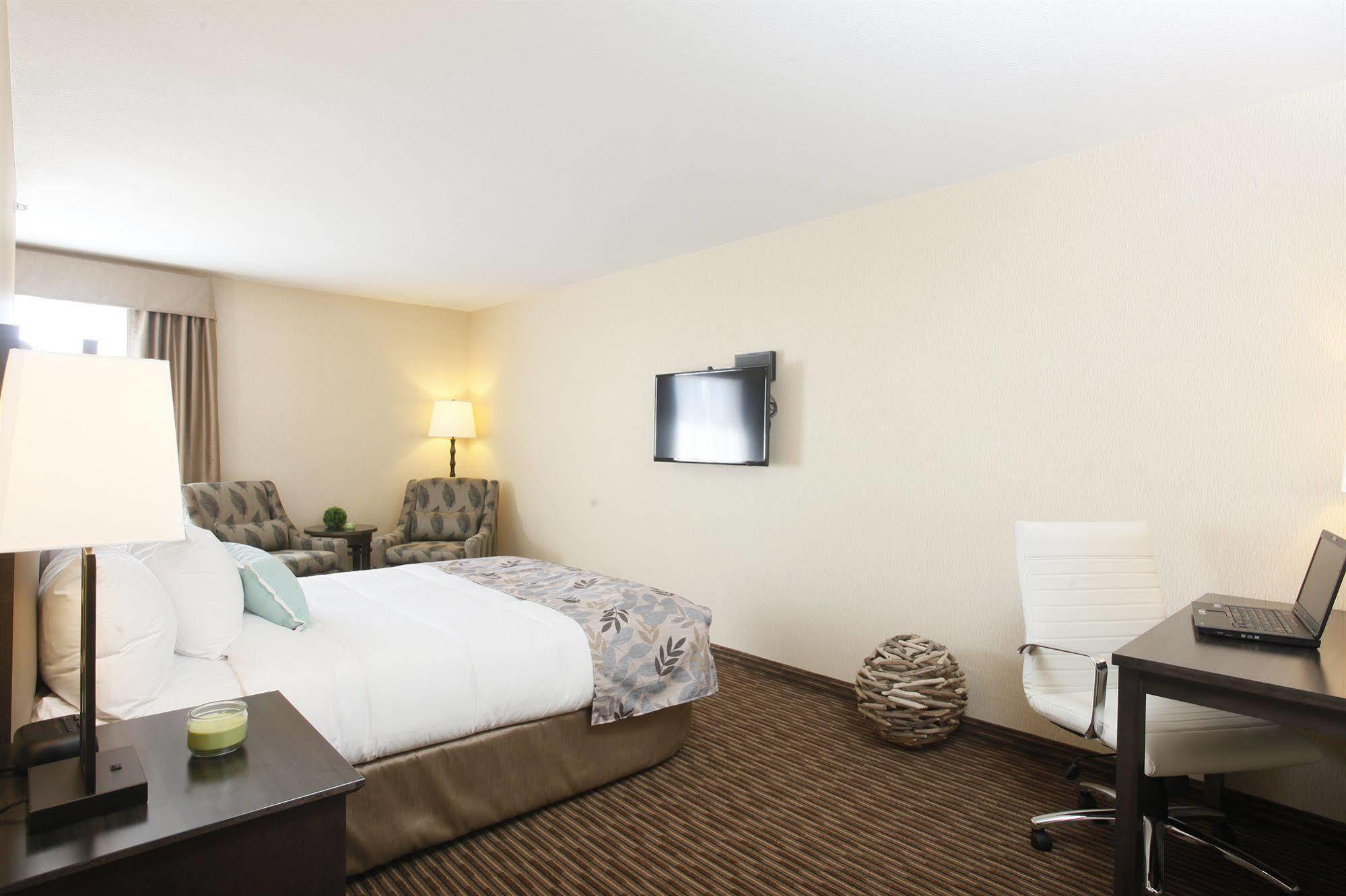 Pomeroy Inn & Suites At Olds College Esterno foto