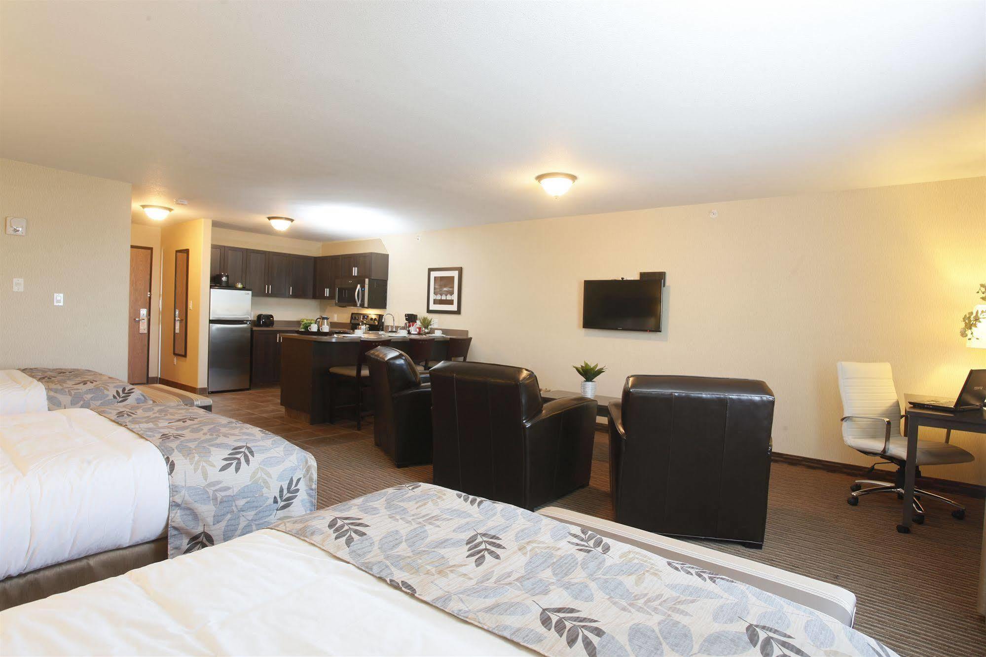 Pomeroy Inn & Suites At Olds College Esterno foto