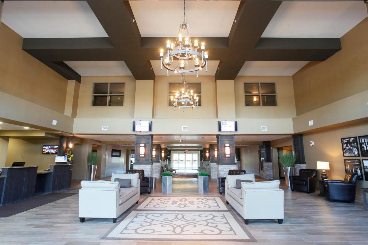 Pomeroy Inn & Suites At Olds College Esterno foto